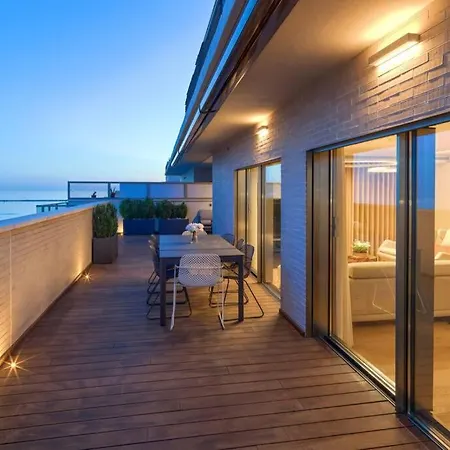 D&r Penthouse On The Beach Apartment
