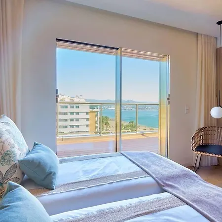 D&r Penthouse On The Beach Apartment